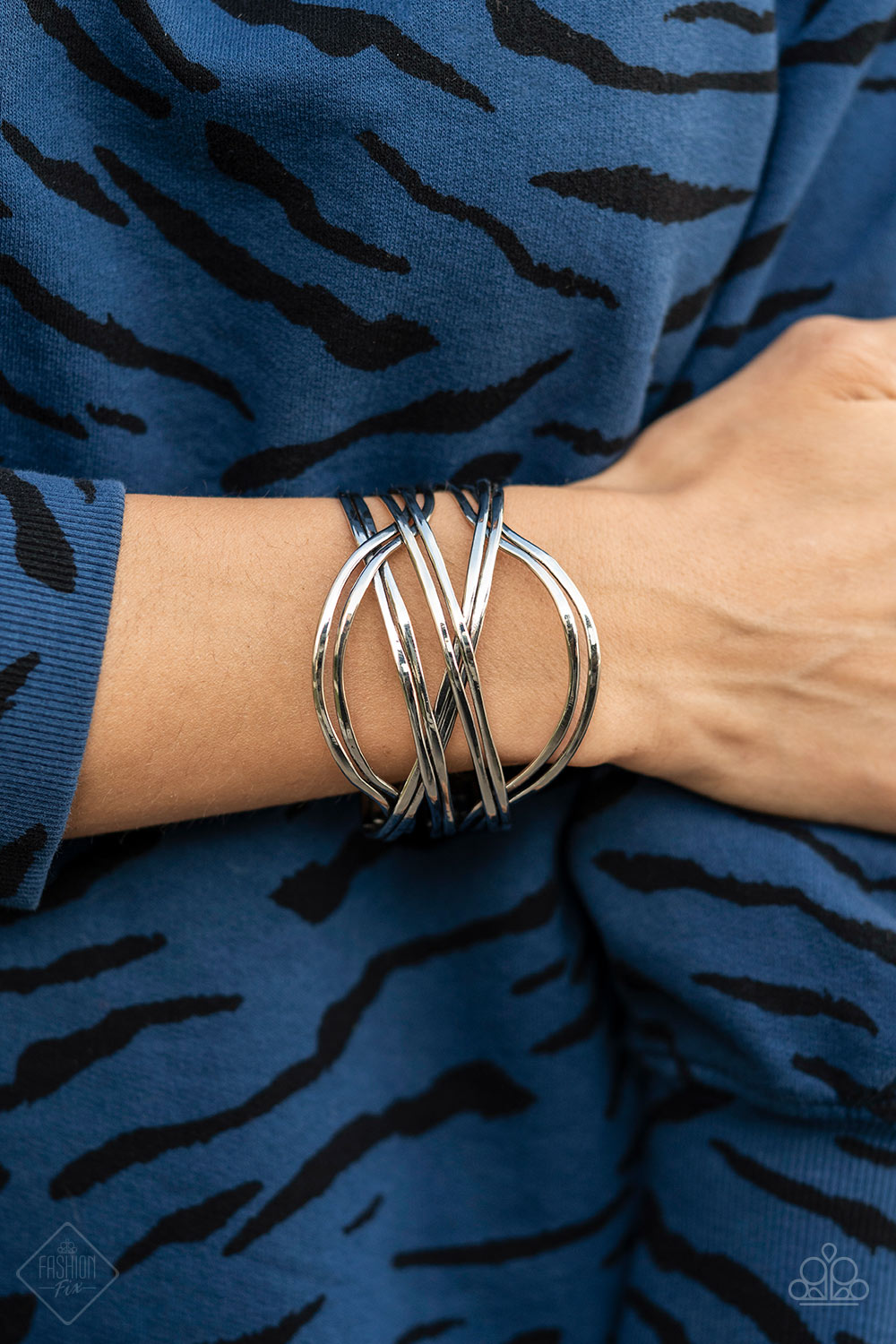 Hautely Hammered - Silver Bracelet Fashion Dix June 2021 4097