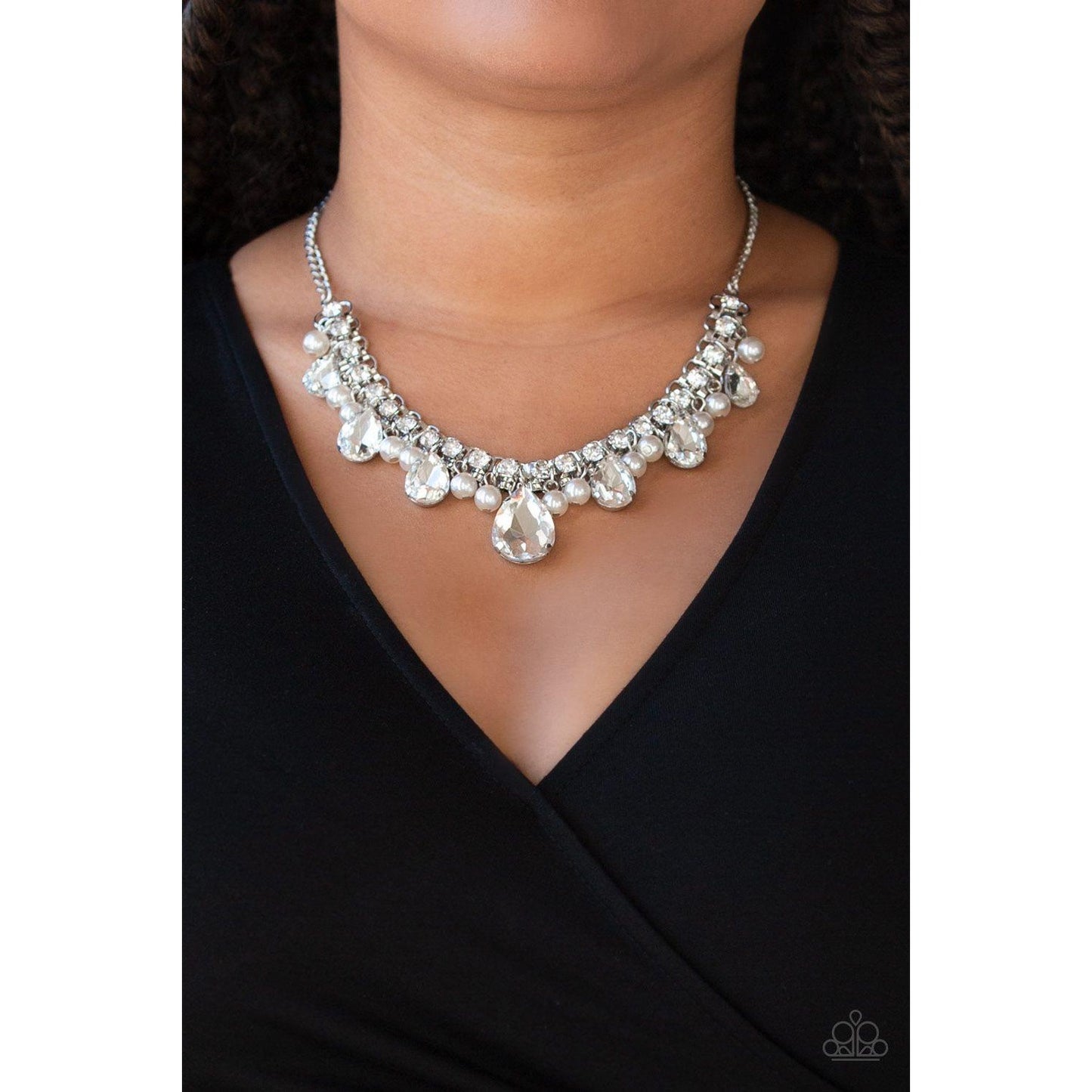 Knockout Queen – White Necklace