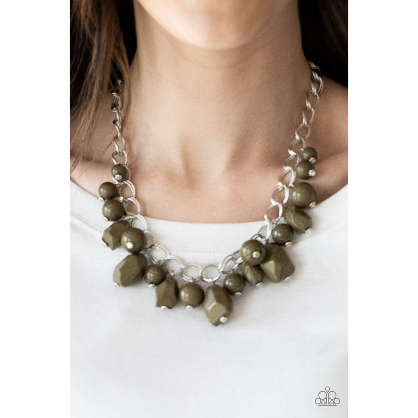 Gorgeously Globetrotter – Green Necklace 1398
